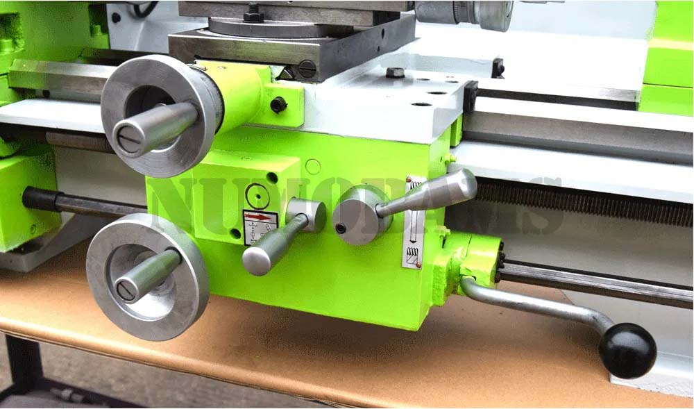 Загальний вигляд токарно-гвинторізного верстата Numobams SJM280 Numobams SJM280 Загальний вигляд токарно-гвинторізного верстата